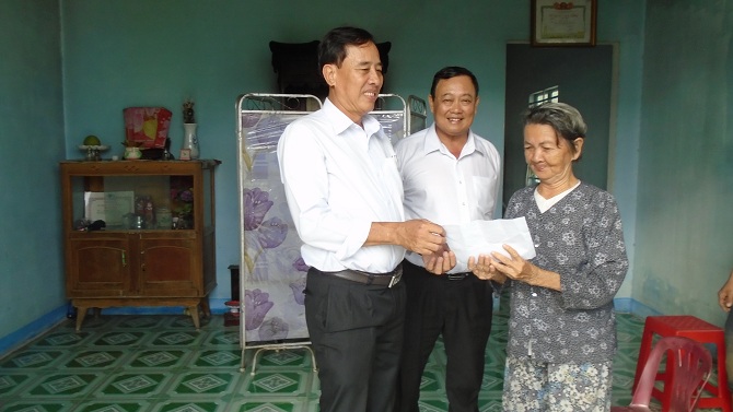 Lãnh đạo thành phố Tây Ninh thăm tặng quà cho gia đình chính sách nhân kỷ niệm ngày thương binh liệt sỹ 27/7